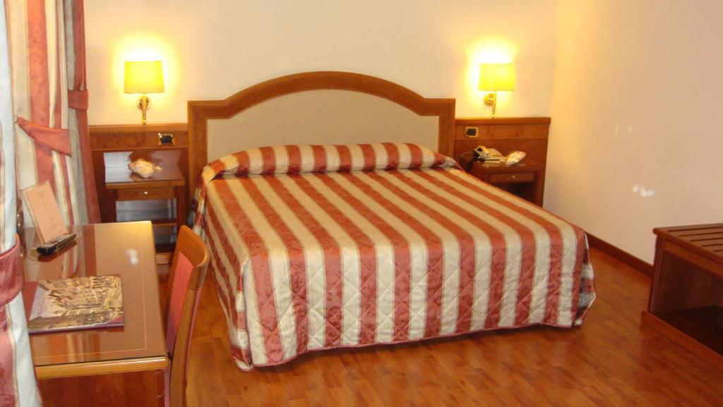 Albergo Corona Domodossola Oda fotoğraf