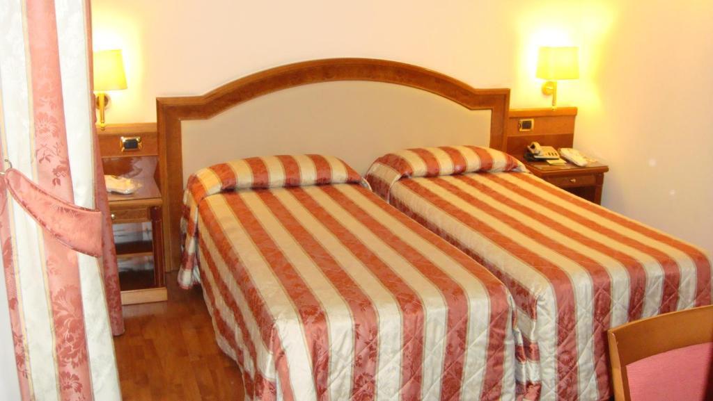 Albergo Corona Domodossola Oda fotoğraf