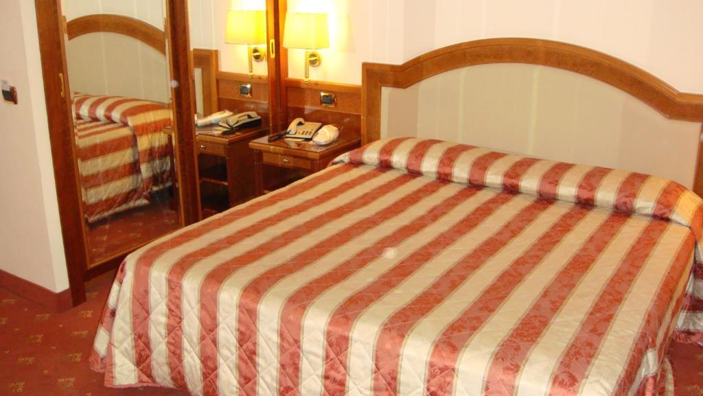 Albergo Corona Domodossola Oda fotoğraf